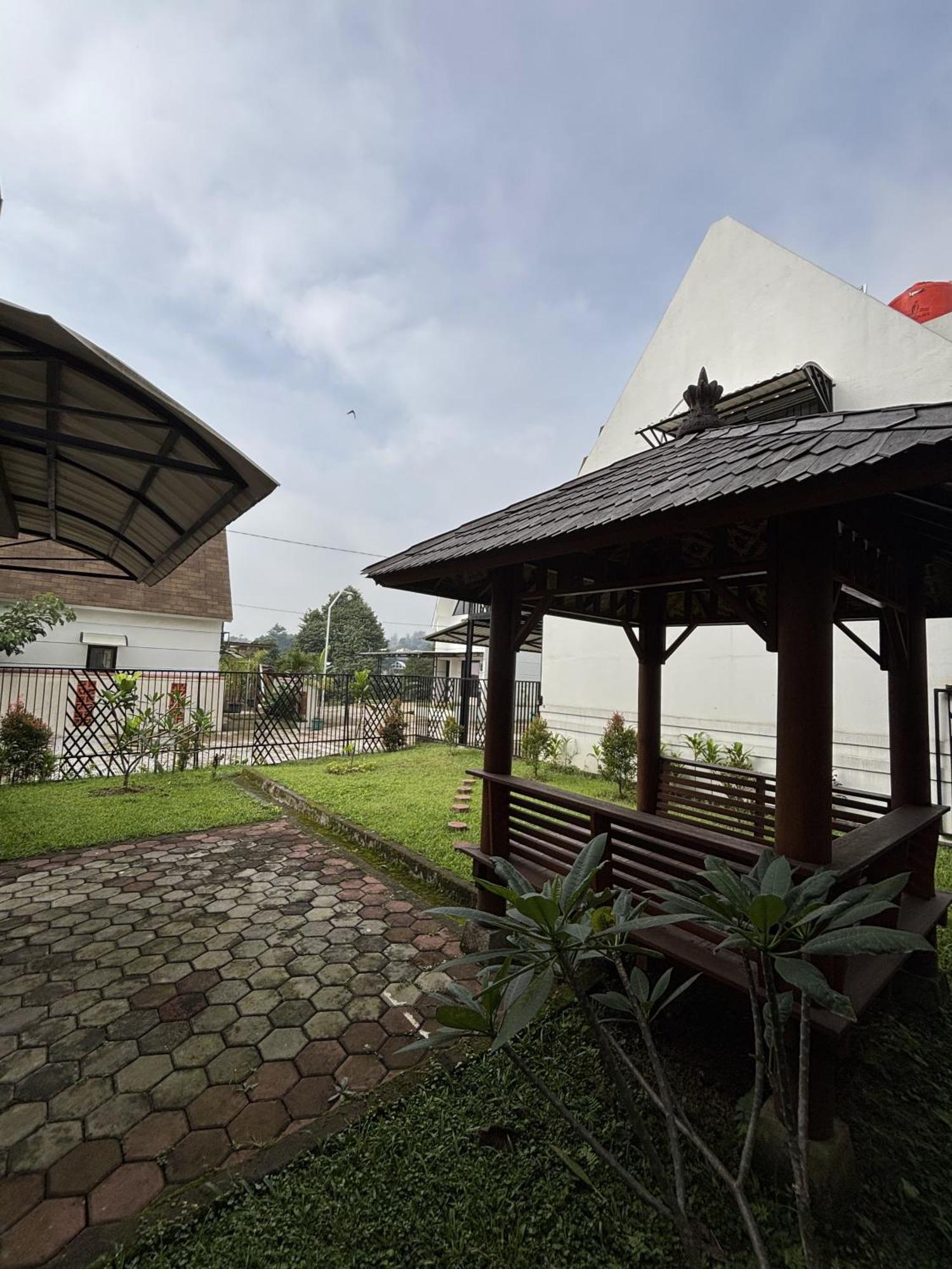 I7 Surya Asri Cijeruk, Villa
